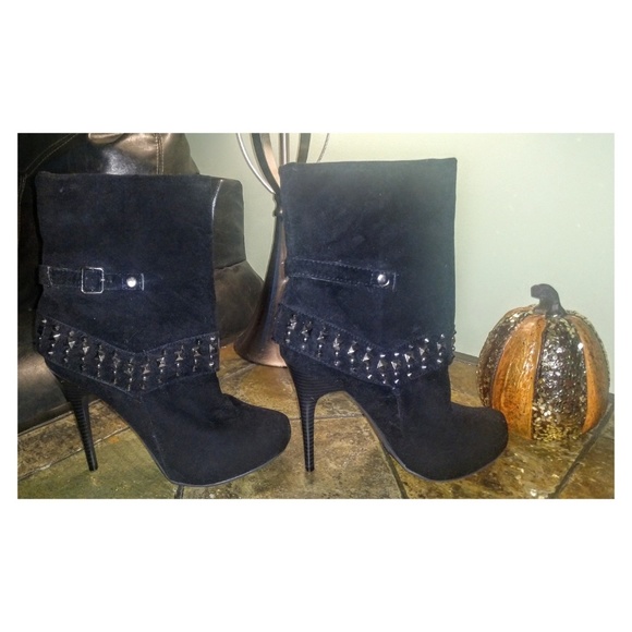 DOLLHOUSE! 🔥 Suede Studded Ankle boots! - Picture 1 of 4